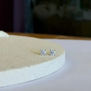 BRINCO MOISSANITE PONTO DE LUZ  4MM 0,3CT PRATA 925