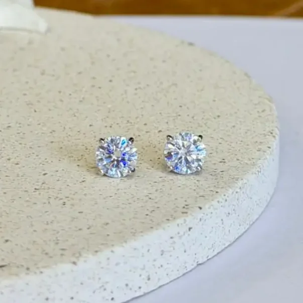 BRINCO MOISSANITE PRATA 925 PONTO DE LUZ 6,5MM 1,0CT