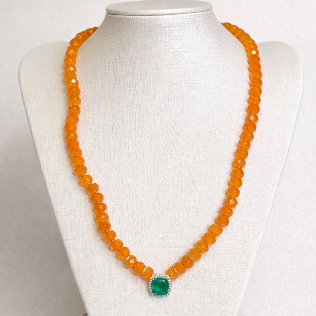 COLAR CORNALINA COM ESMERALDA